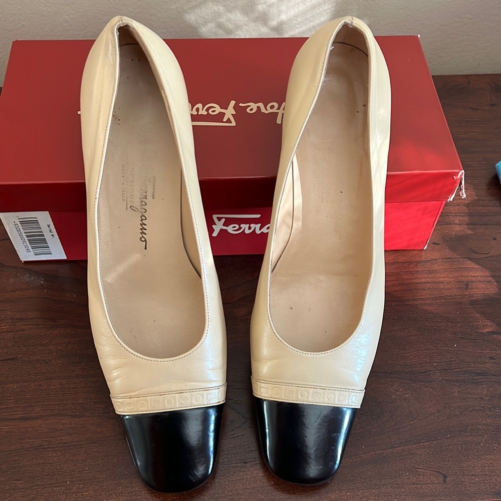 Salvatore Ferragamo shoes good condition size 10